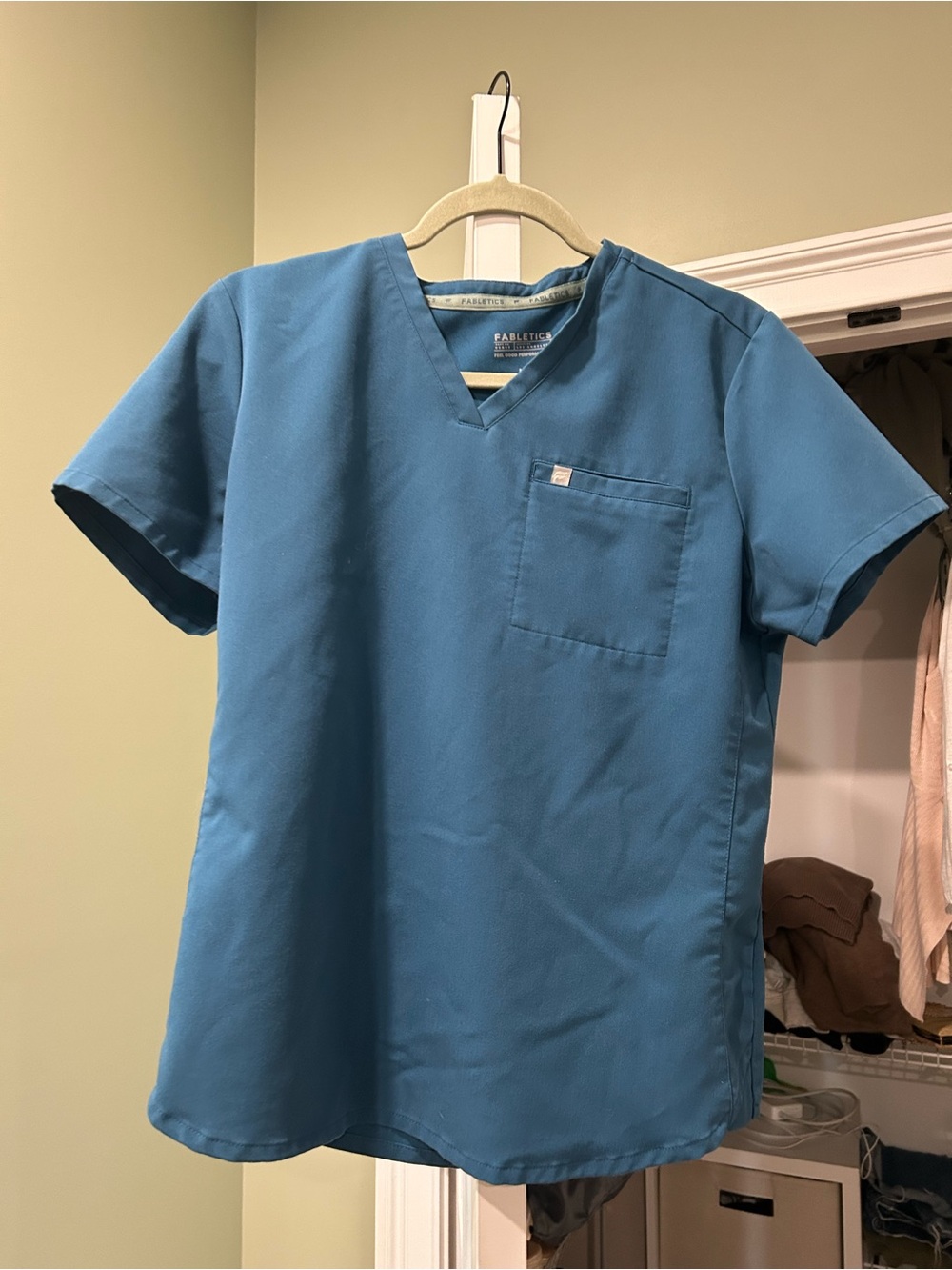 Fabletics Women's Scrub Set - Picture 4 of 4